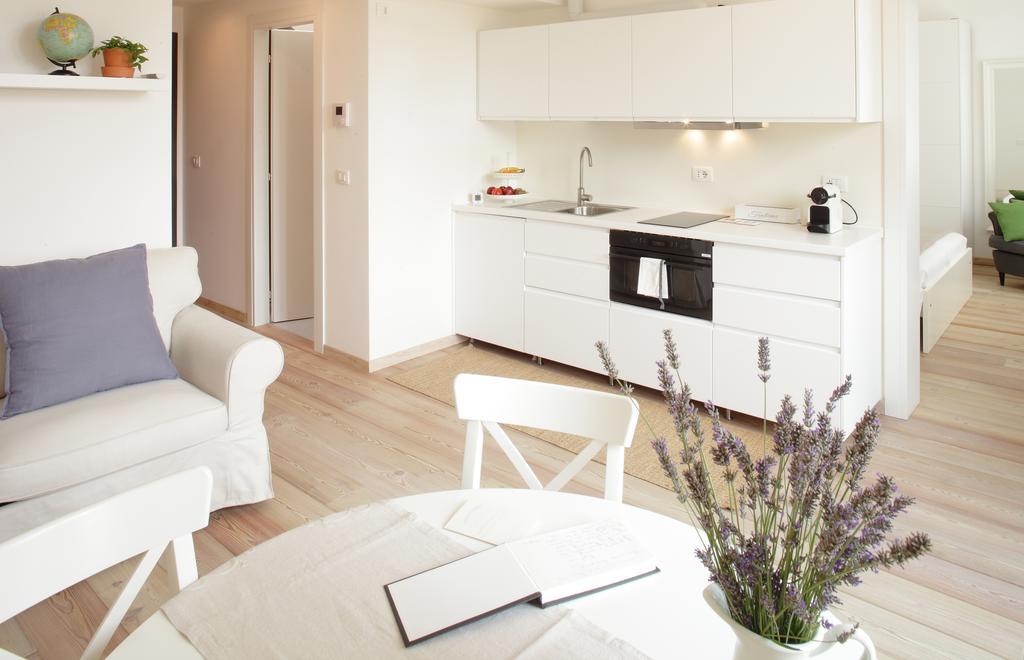 The Riverside Suite Mira Bagian luar foto